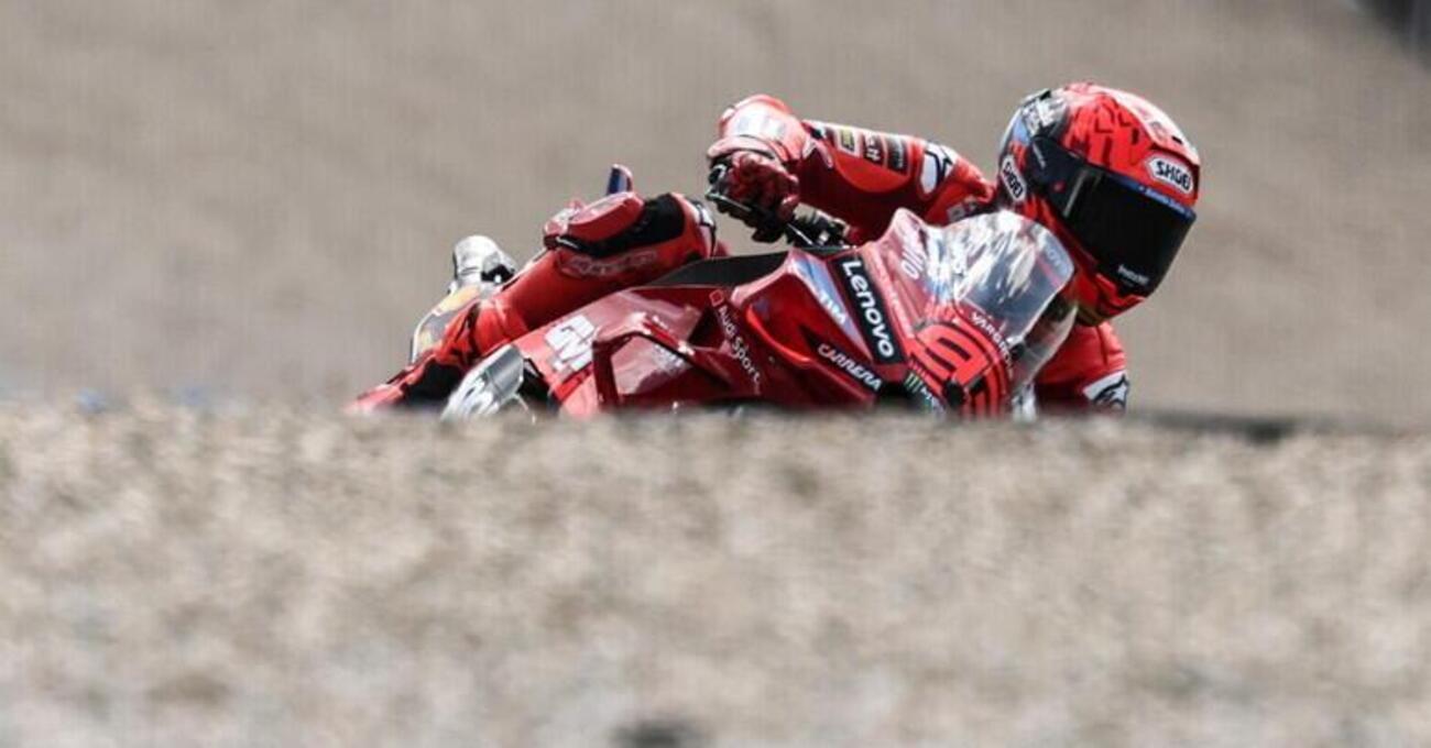 GENIO, DEMONIO O FORTUNELLO? Nella Sprint di Brno, Marc Marquez usa Pedro Acosta come un gommista, Bastianini dall&rsquo;ospedale al podio, Pecco settimo fregato dalla spia della pressione gomme
