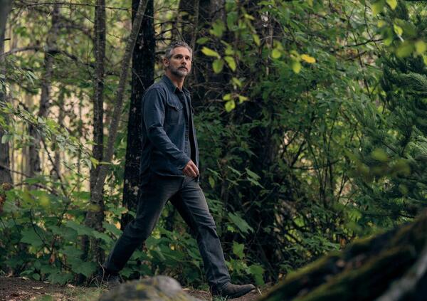 Abbiamo visto Untamed su Netflix, la nuova serie con Eric Bana, ma com&#039;&egrave;? Un thriller onesto e solido, anche se...