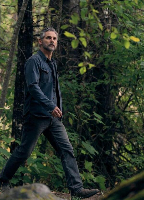 Abbiamo visto Untamed su Netflix, la nuova serie con Eric Bana, ma com&#039;&egrave;? Un thriller onesto e solido, anche se...