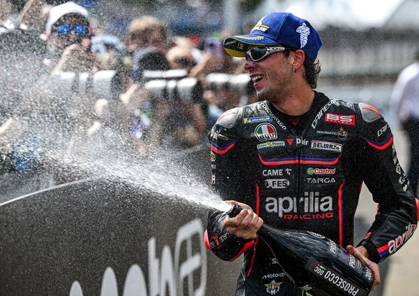 NIENTE FERIE! Dopo Brno l&#039;Italia freme per leggere la favola di Marco Bezzecchi: &quot;All&#039;inizio con Aprilia non ero abbastanza ignorante, mi aspettavo al massimo un podio&quot;