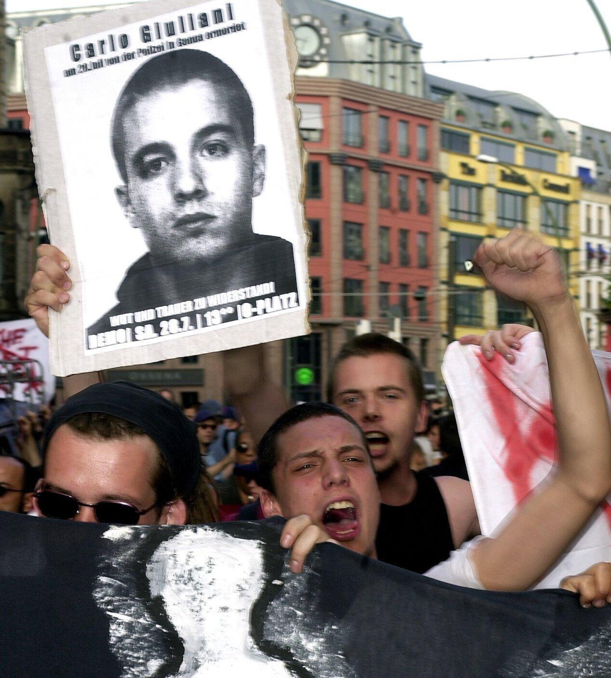 Una delle proteste pro Carlo Giuliani