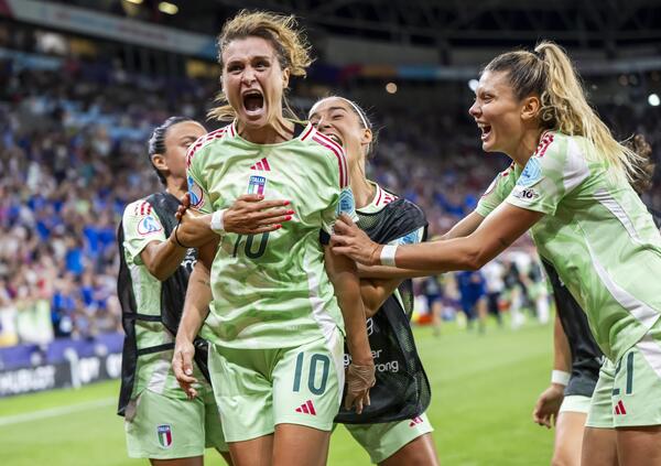ITALIA, L&#039;ORA DELL&#039;IMPRESA: ruggire per la finale degli Europei contro le favorite leonesse inglesi. Ma perch&eacute; il calcio femminile funziona e quello maschile no? Ecco i motivi. E la scalata fino alla semifinale...