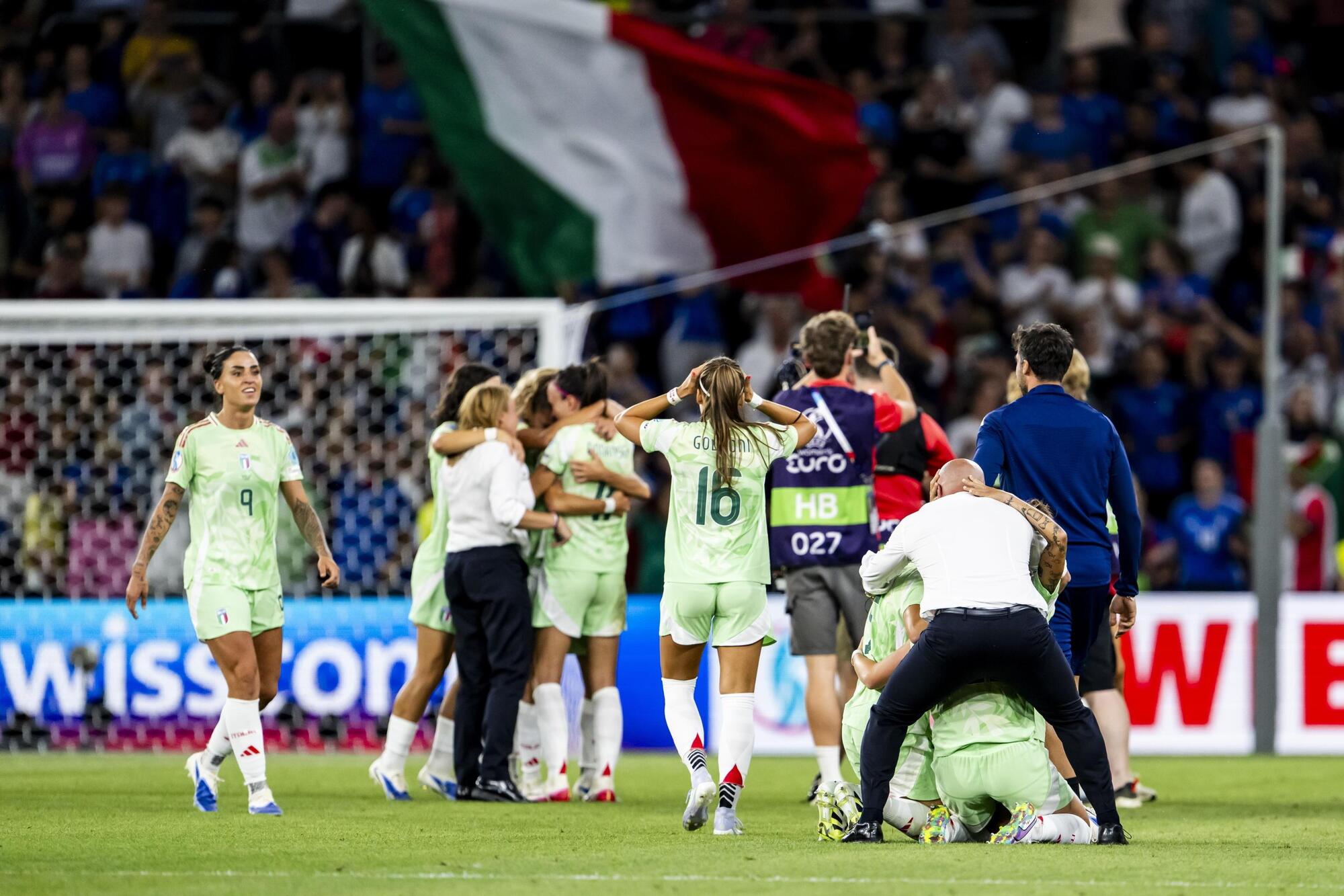 Le azzurre dopo la vittoria con la Norvegia ai quarti di finale
