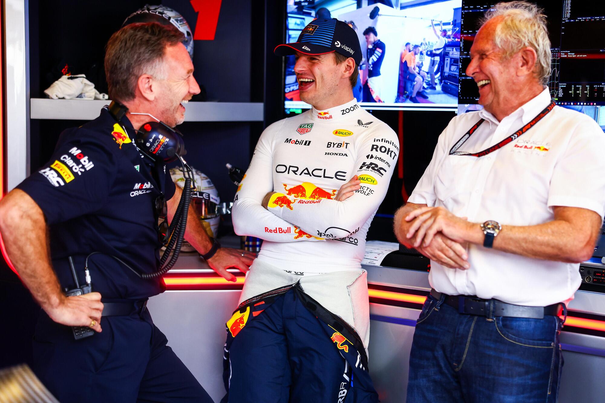 Christian Horner insieme a Max Verstappen e Helmut Marko