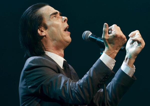 Siamo stati al concerto di Nick Cave a Pompei, ma com&#039;&egrave; stato? Un&#039;esplosione di vita tra le rovine. Poi lo abbiamo incontrato insieme alla moglie Susie e...