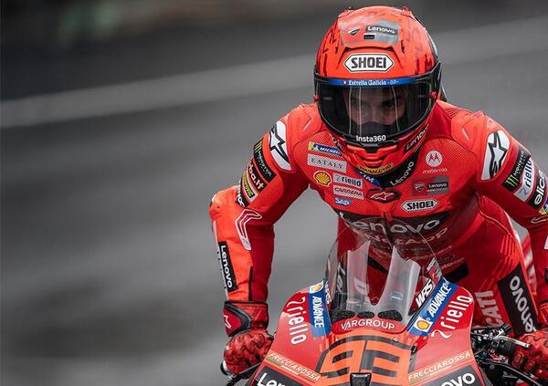 Altro che 2015: Marc Marquez pu&ograve; fare un brutto scherzo a Valentino Rossi. E poi la Ducati che soffre a Brno, le storie nel box Aprilia, la KTM rinata e&hellip; [VIDEO]