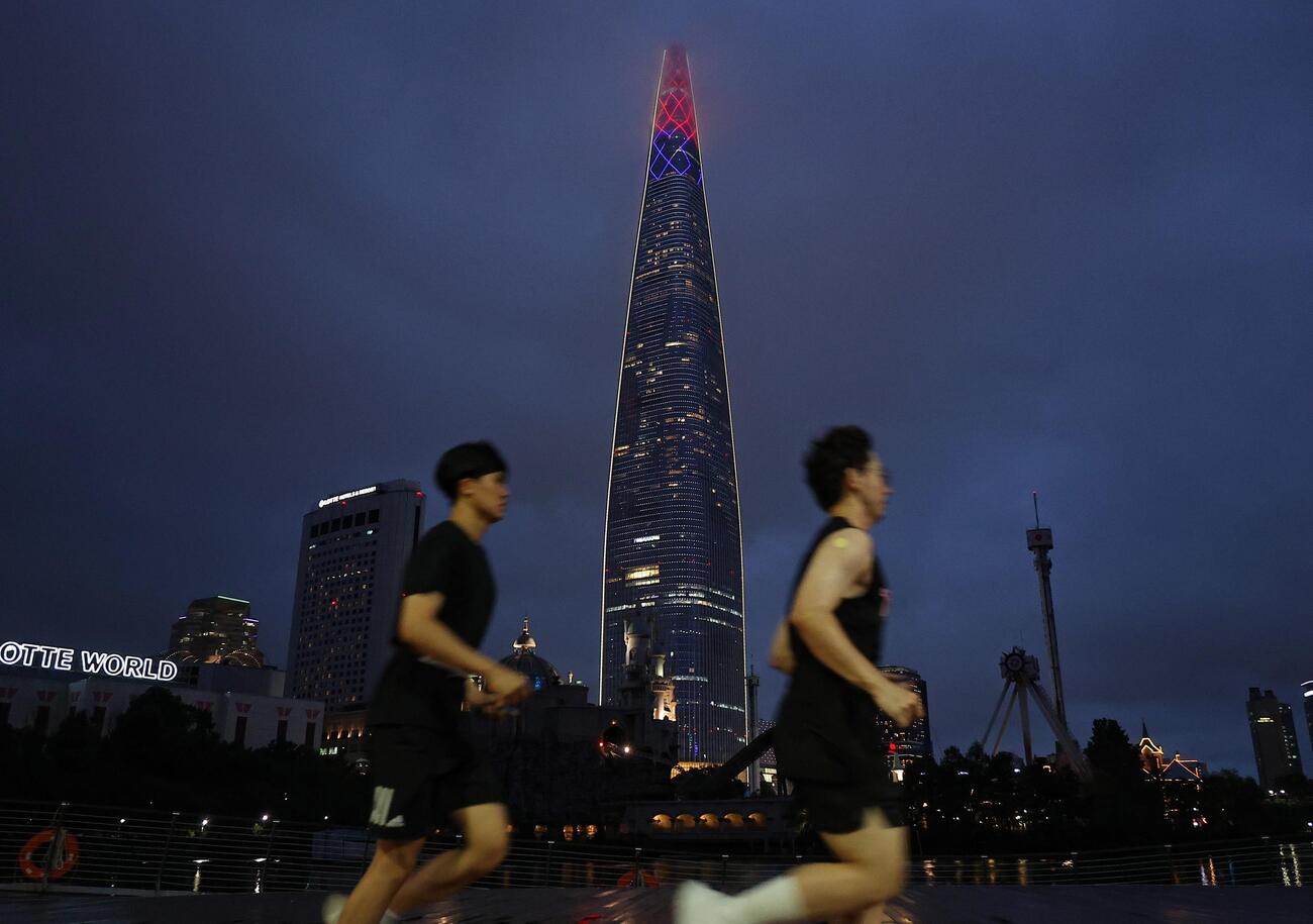 Abbiamo visto il film thriller coreano 84m&sup2; su Netflix, ma com&rsquo;&egrave;? Lo &ldquo;Squid Game dell&rsquo;immobiliare&rdquo; spiega come nasce una crisi abitativa. I prezzi delle case alle stelle: perch&eacute; Milano potrebbe diventare come Seoul (o peggio)