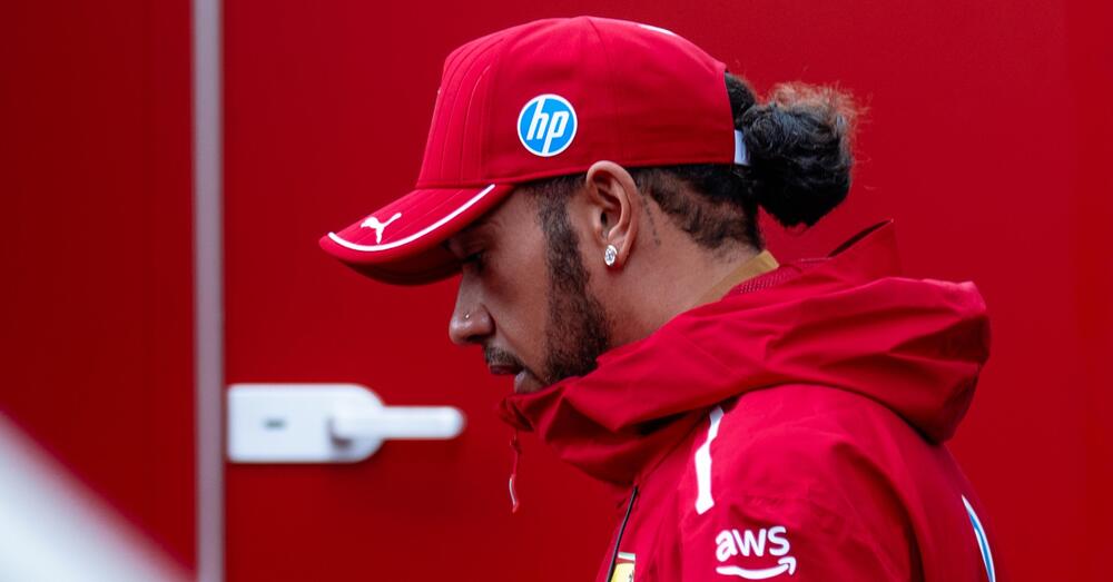 Lewis Hamilton si prende il Media Day a Spa e sulle difficolt&agrave; della Ferrari non si nasconde: &ldquo;Sfider&ograve; chiunque, qui altri campioni non hanno vinto, io non accetto che accada&rdquo;. E quel siparietto con Kimi&hellip;