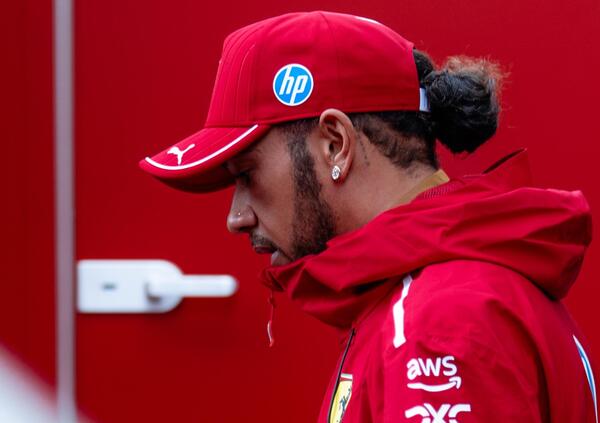 Lewis Hamilton si prende il Media Day a Spa e sulle difficolt&agrave; della Ferrari non si nasconde: &ldquo;Sfider&ograve; chiunque, qui altri campioni non hanno vinto, io non accetto che accada&rdquo;. E quel siparietto con Kimi&hellip;