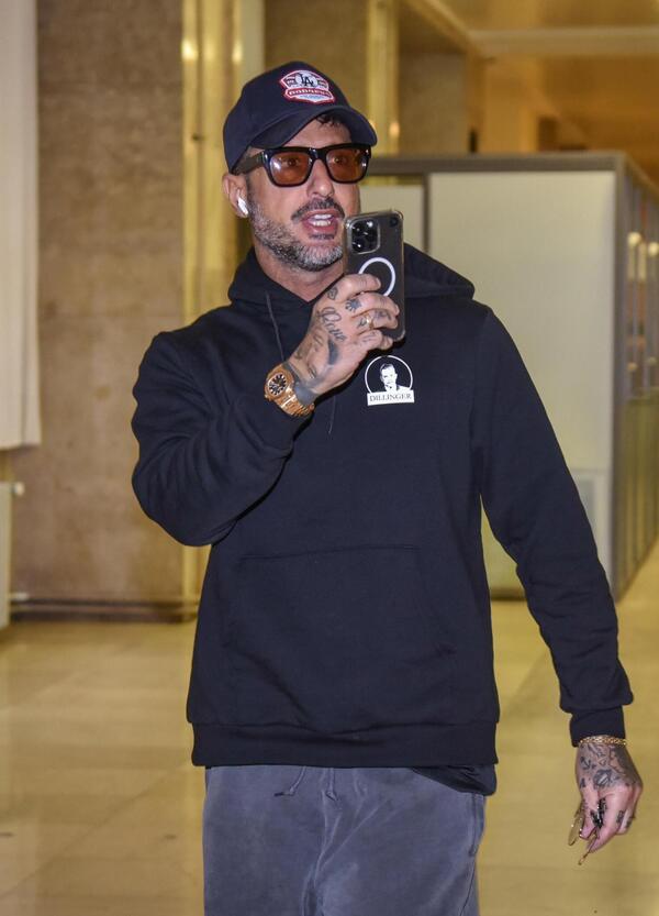 Corona conduttore di Temptation Island? Maria De Filippi scrive a Fabrizio dopo le accuse di Falsissimo