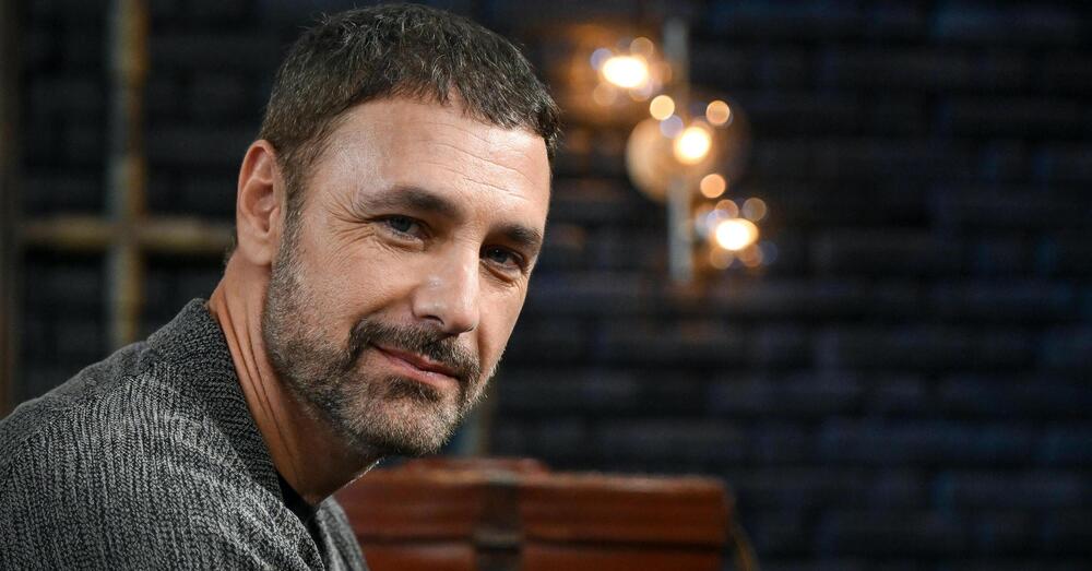 I presunti messaggi tra Raoul Bova e Martina Ceretti, Angelo Madonia e Sonia Bruganelli innamorati in vacanza, Fedez in love? Mentre Stefano De Martino&hellip; A tutto gossip con Alessi