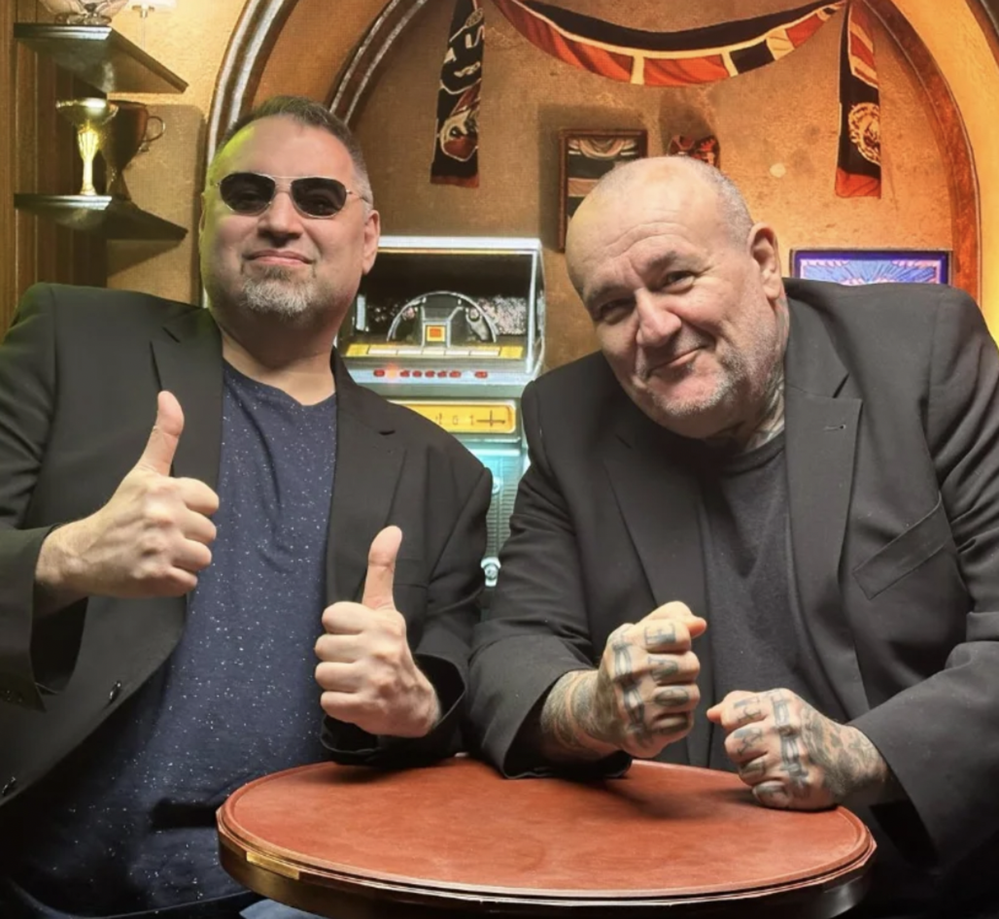 Luca Franchini (a destra) e Michele Posa, voci della Wwe