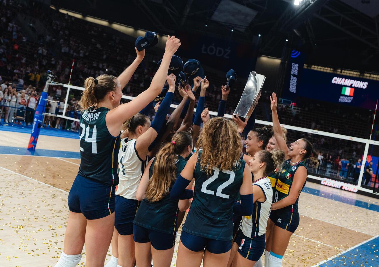 Ops, they did it again! Le ragazze del volley sul tetto del mondo VNL contro il Brasile, Velasco: &quot;Ora ci prepariamo al mondiale, tutti vogliono battere le campionesse&quot;