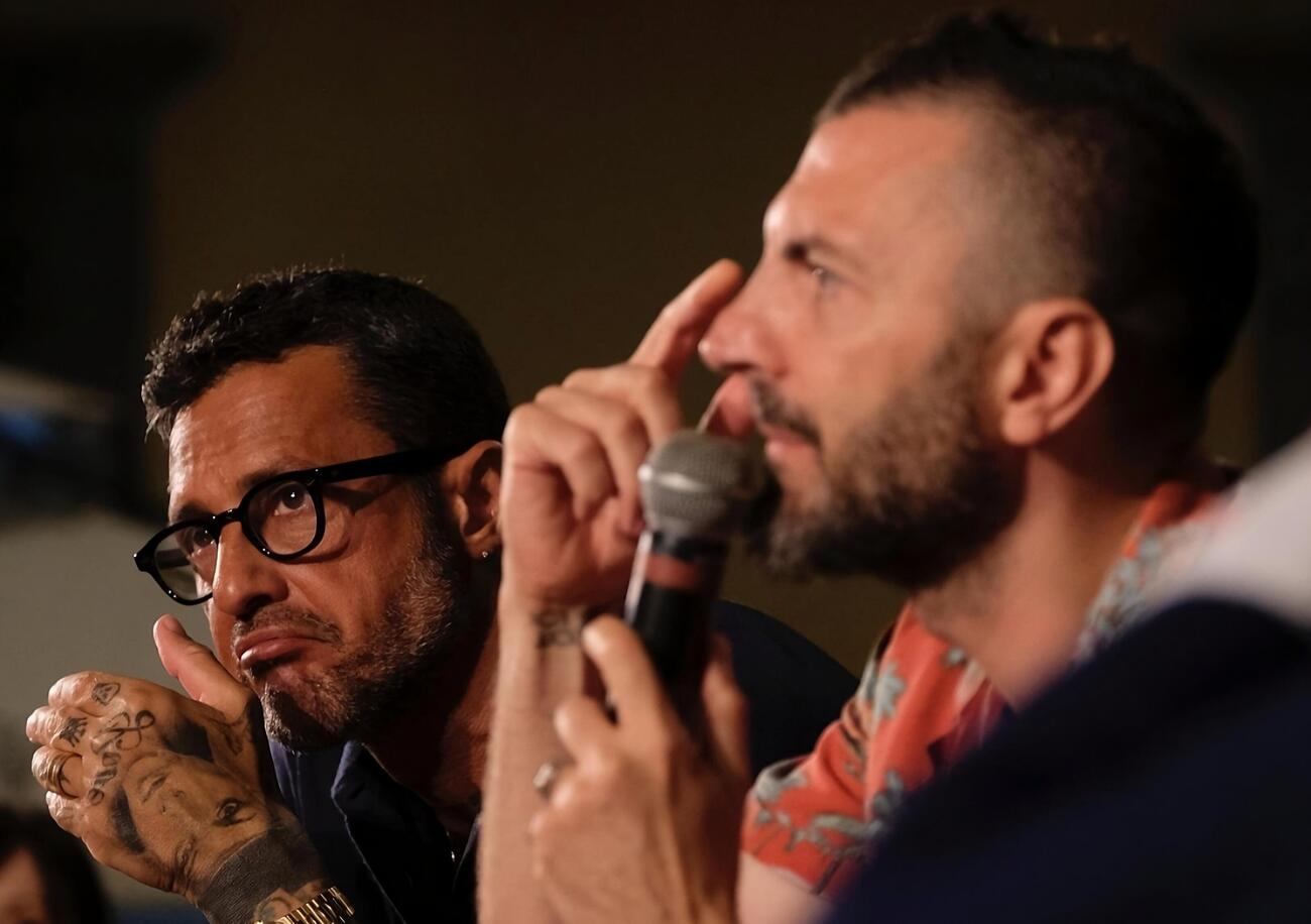 Moreno Pisto e Fabrizio Corona coppia d&#039;attacco: al Salotto d&#039;Europa di Pontremoli dicono cosa gravissime su stampa, Temptation Island, Garlasco, politica e Donald Trump. &ldquo;Ci vorrebbe una rivoluzione&rdquo;, il giornalismo? &ldquo;&Egrave; finito&rdquo;