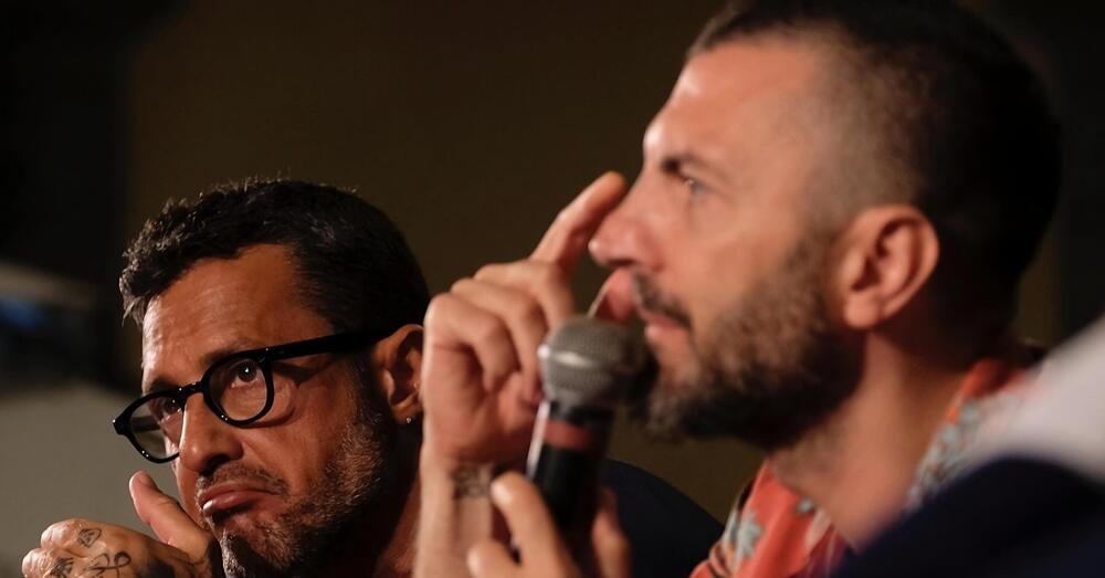 Moreno Pisto e Fabrizio Corona coppia d&#039;attacco: al Salotto d&#039;Europa di Pontremoli dicono cosa gravissime su stampa, Temptation Island, Garlasco, politica e Donald Trump. &ldquo;Ci vorrebbe una rivoluzione&rdquo;, il giornalismo? &ldquo;&Egrave; finito&rdquo;