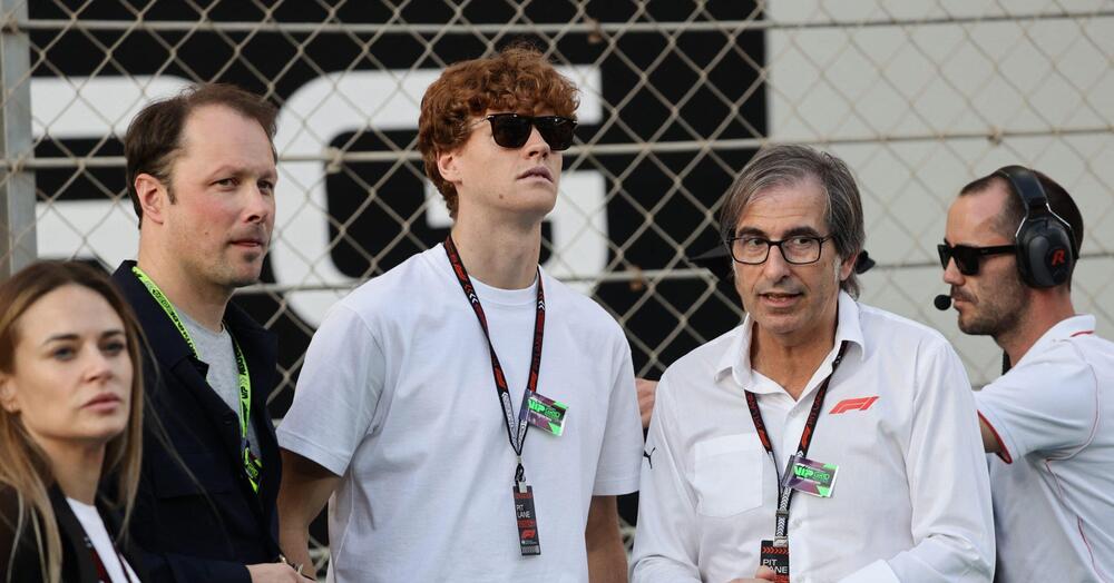 Ma lo avete visto Jannik Sinner che si butta sui kart con Julian Frasnelli, il nuovo golden boy italiano del karting? Prima gli chiede le traiettorie, poi&hellip;