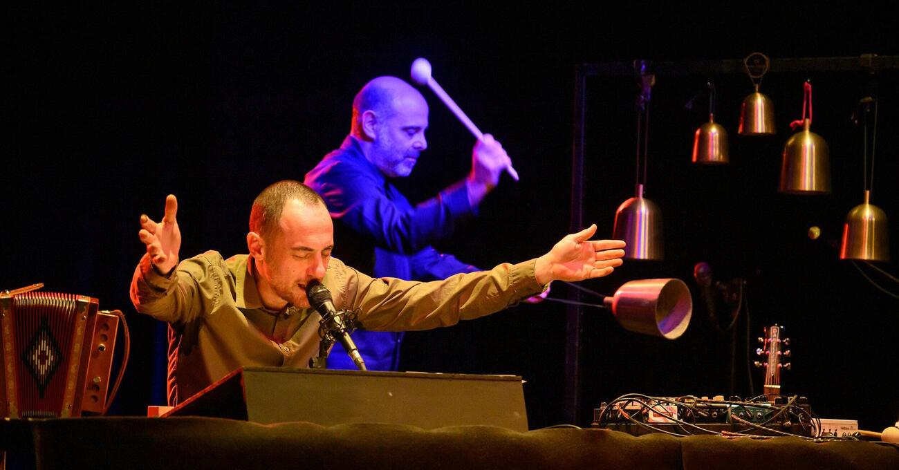 Abbiamo visto lo spettacolo &ldquo;II sogno di una cosa&rdquo; di Pasolini a teatro, ma com&rsquo;&egrave; stato? Per un&rsquo;ora, con la voce di Elio Germano insieme a Theo Teardo, siamo tornati a immaginare