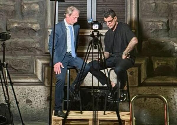 Altro che Bova e Ceretti, ma l&#039;avete visto Fabrizio Corona bere birra sotto casa di Davide Lacerenza con l&#039;avvocato Musetti nella nuova puntata di Falsissimo?
