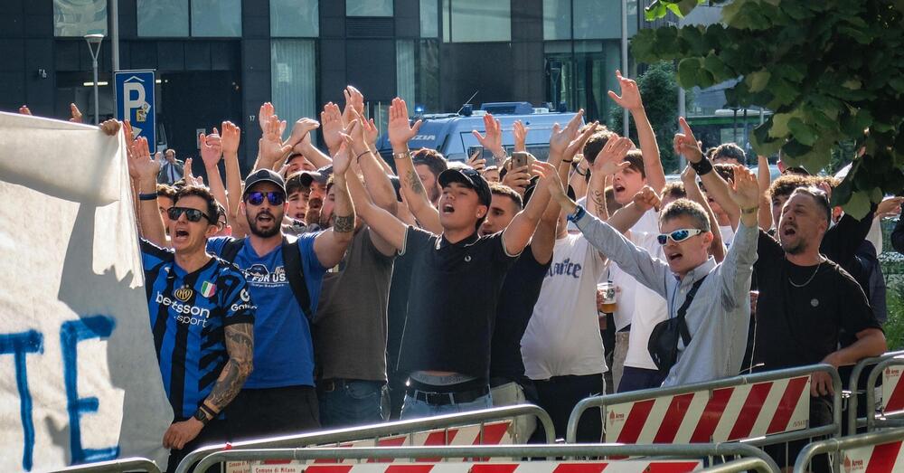 Ma com&#039;&egrave; finita la questione abbonamenti agli ultras dell&#039;Inter? Spoiler: roba da burocrazia fantozziana. Tifosi daspati solo dalla curva ma non dal terzo anello a 480 euro, prezzi assurdi, blacklist nere e grigie