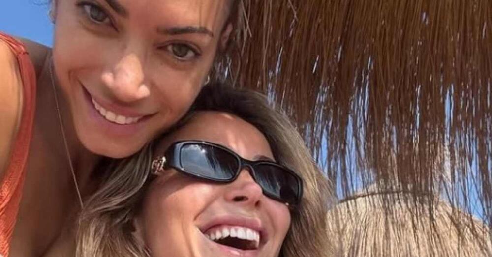 Elodie e Diletta Leotta criticate per il jet privato. Ma ve li immaginate i &quot;danni ambientali&quot; di loro due su un volo di linea?