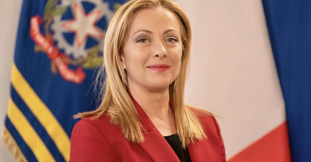 ASPETTANDO TELE-MELONI. Mentre Canale 5 gode per Temptation Island e Ruota di Scotti, in Rai l&#039;ultimo capitolo della tv politicizzata: la nuova proposta di legge per scegliere il presidente di centrodestra. Vi spieghiamo cosa succede