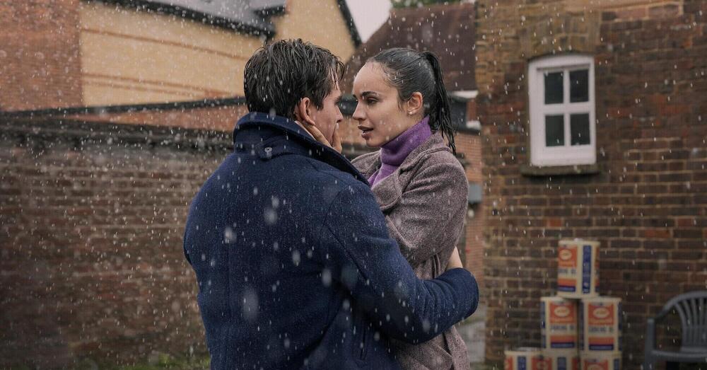 Abbiamo visto il film &ldquo;Il mio anno a Oxford&rdquo; con Sofia Carson e Corey Mylchreest su Netflix, ma com&rsquo;&egrave;? &Egrave; l&rsquo;ennesima storia d&#039;amore con cui &ldquo;farsi del male&rdquo;?