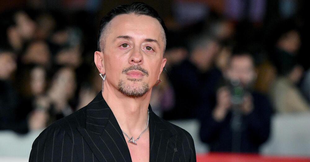 Abbiamo ascoltato il meglio (e il peggio) dei nuovi singoli: Suede, Idles, Chappell Roan, Deadmau5 che ci serve la notte, Dardust che vola lirico fuori dal pop e il rap di 22Simba&hellip;