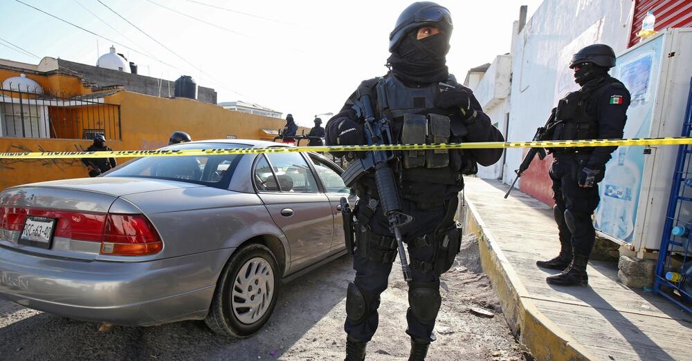I NARCOS CONTRO PUTIN? Lo sapete che gli uomini dei cartelli della droga messicani e colombiani combattono nella guerra in Ucraina con Kiev? Imparano a usare i droni, fanno esperienza sul campo e...