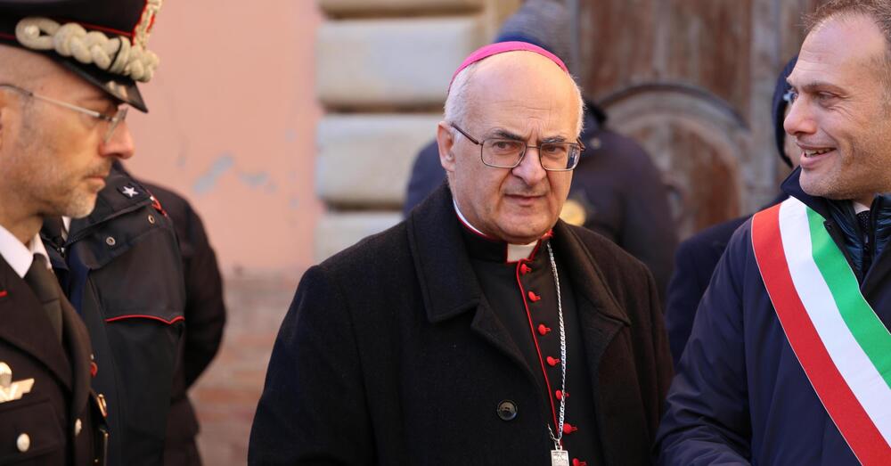 Ma davvero l&rsquo;arcivescovo che s&rsquo;&egrave; infuriato per i panini in Chiesa durante il temporale &egrave; lo stesso delle &ldquo;cene di &lsquo;ndrangheta a casa del parroco&rdquo;? S&igrave;, e qui vi raccontiamo proprio tutto