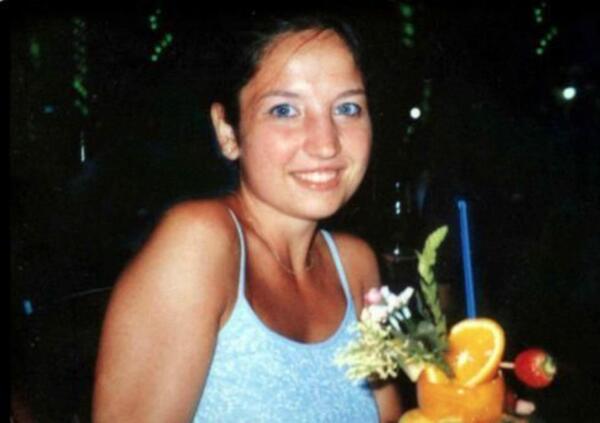 Omicidio Chiara Poggi, SVOLTA SULL&rsquo;ARMA DEL DELITTO? Cosa c&rsquo;entra il portavasi nella villetta della famiglia? &ldquo;La faccia della vittima era appoggiata su un oggetto tagliente che&hellip;&rdquo;: Parla l&rsquo;esperto di balistica
