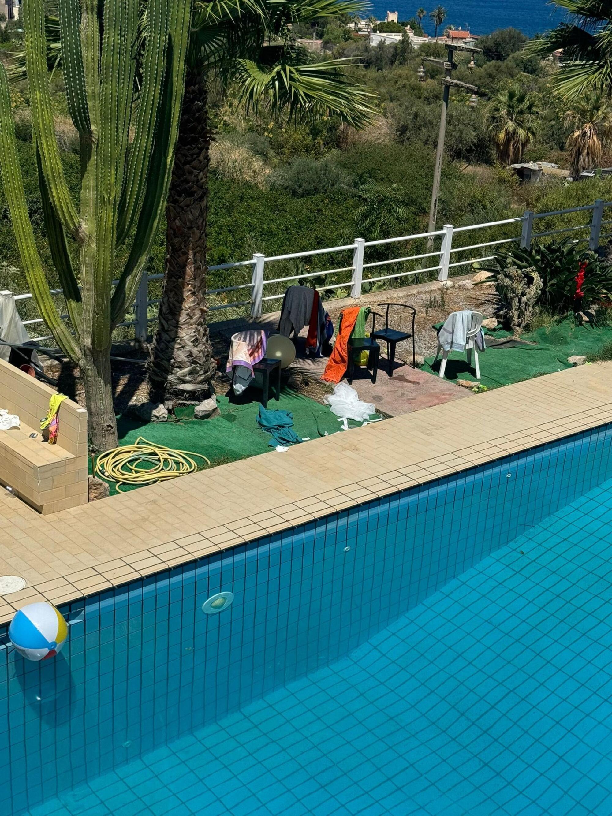 La piscina in cui è stata trovata morta Simona Cinà