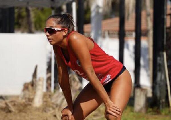 CHE FINE HANNO FATTO I VESTITI di Simona Cin&agrave;? Qualcuno li ha portati via? La sorella gemella Roberta: &ldquo;Non si drogava, beveva raramente&rdquo;. Ma com&rsquo;&egrave; possibile che la villa dove &egrave; morta sia stata subito affittata per un&rsquo;altra festa?
