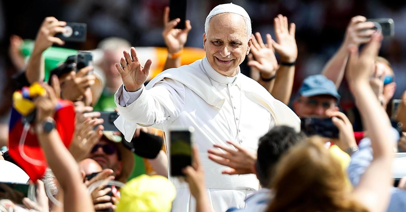 ⁠Ci siamo fatti spiegare il Giubileo dei giovani (e il santo del giorno) da Magisterium AI, la ChatGpt dei credenti: &ldquo;Tutti devono voler diventare santi come dice Papa Leone XIV&rdquo;. Carlo Acutis? &ldquo;Ha guarito un bambino, i miracoli non sono contro la scienza&rdquo;