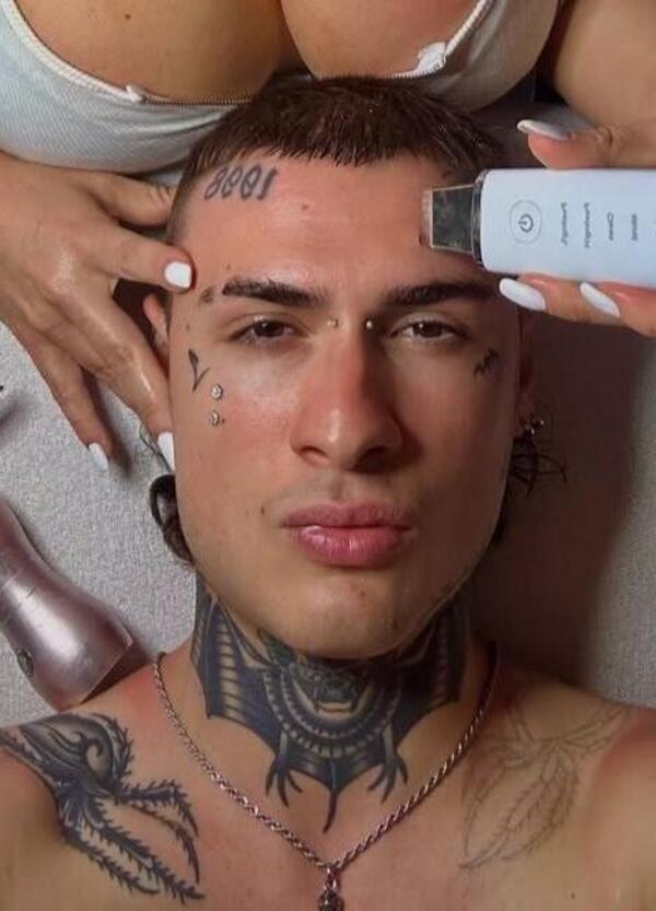 Rosa Chemical a Ballando con le stelle perch&eacute; &egrave; rimasto a piedi (in faccia)? Dal bacio con Fedez a Sanremo non ne azzecca una: follower in fuga, flop televisivi e interrogazioni parlamentari