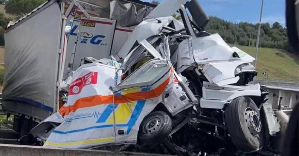 Come si fa a morire a 18 anni rubando una Porsche? Mentre tutti parlano dell&#039;incidente in A1, c&#039;&egrave; anche il disastro dei tre ragazzi Rom (con gogna social)