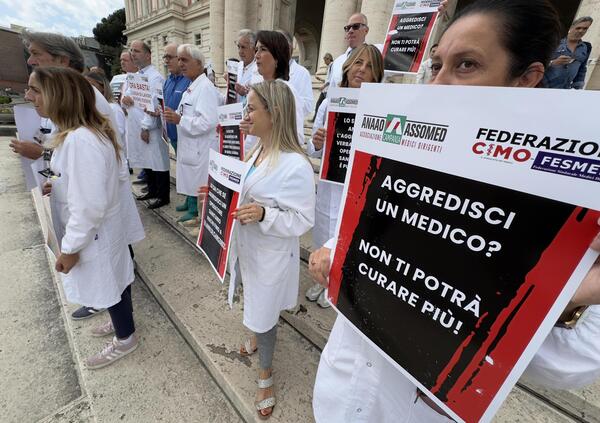 Come hanno distrutto la sanit&agrave; pubblica? Con l&#039;assenza di MERITOCRAZIA! La nostra INCHIESTA nella malasanit&agrave; italiana tra potere politico, clientelismo e direttori generali incapaci...