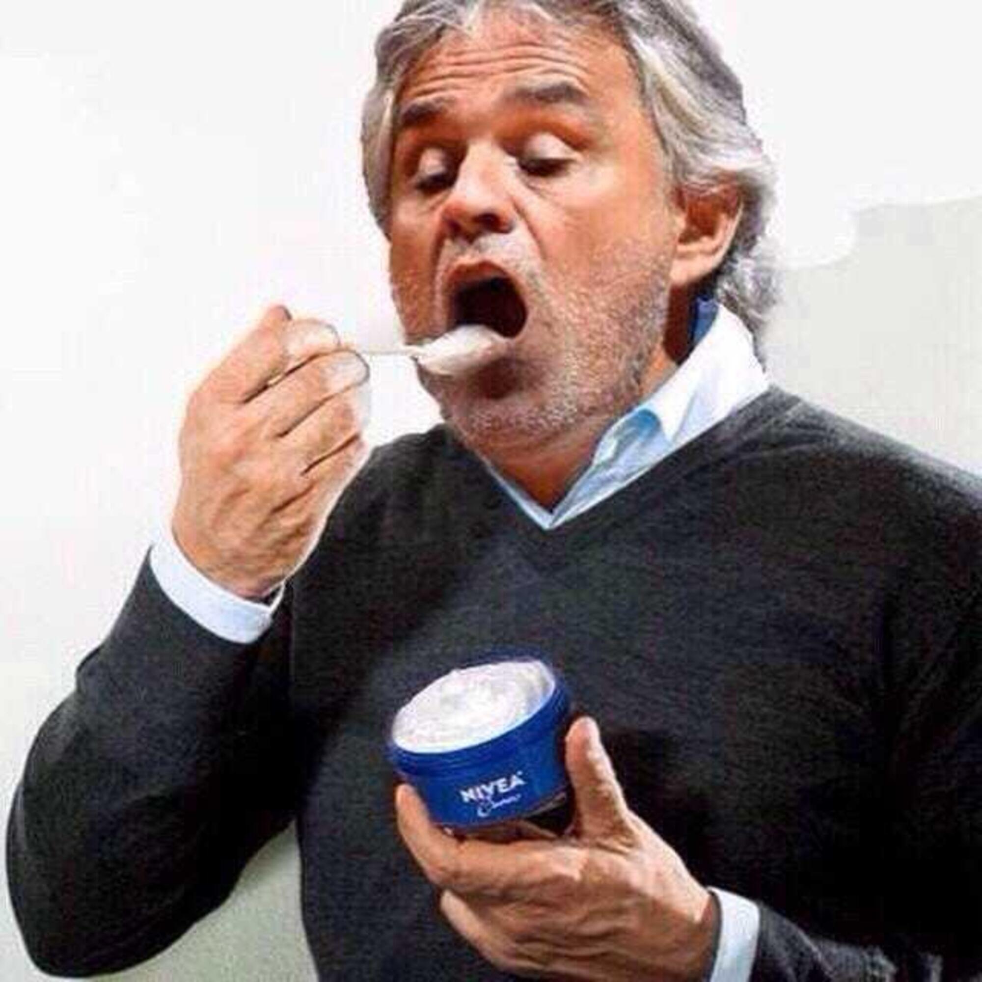 I meme che circolano su Andrea Bocelli