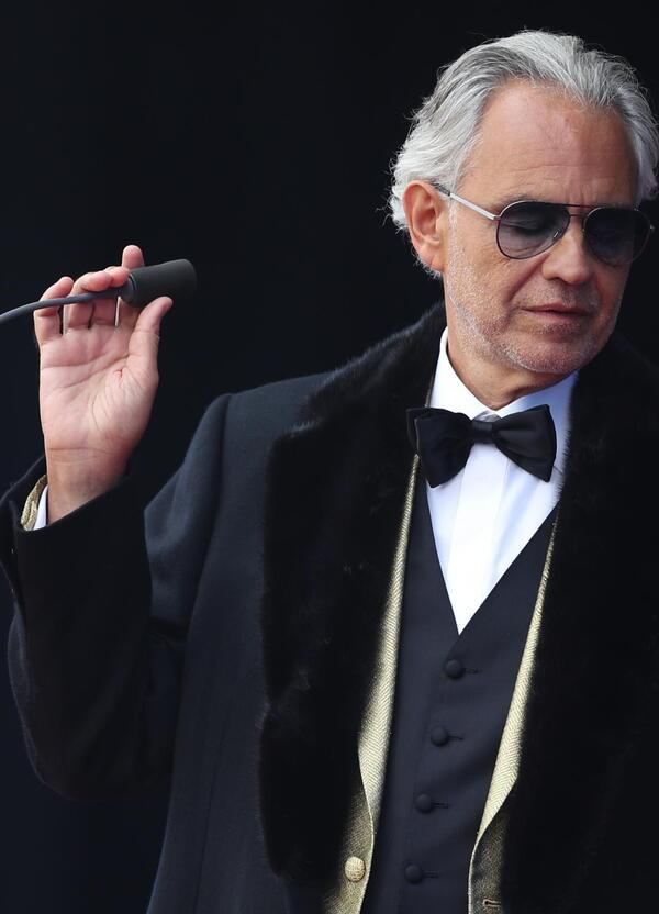 Perch&eacute;, oltre al meme &quot;BOCELLI DETECTIVE&quot;, lo zaino perso da un Vip spiega cos&#039;&egrave; l&#039;Italia