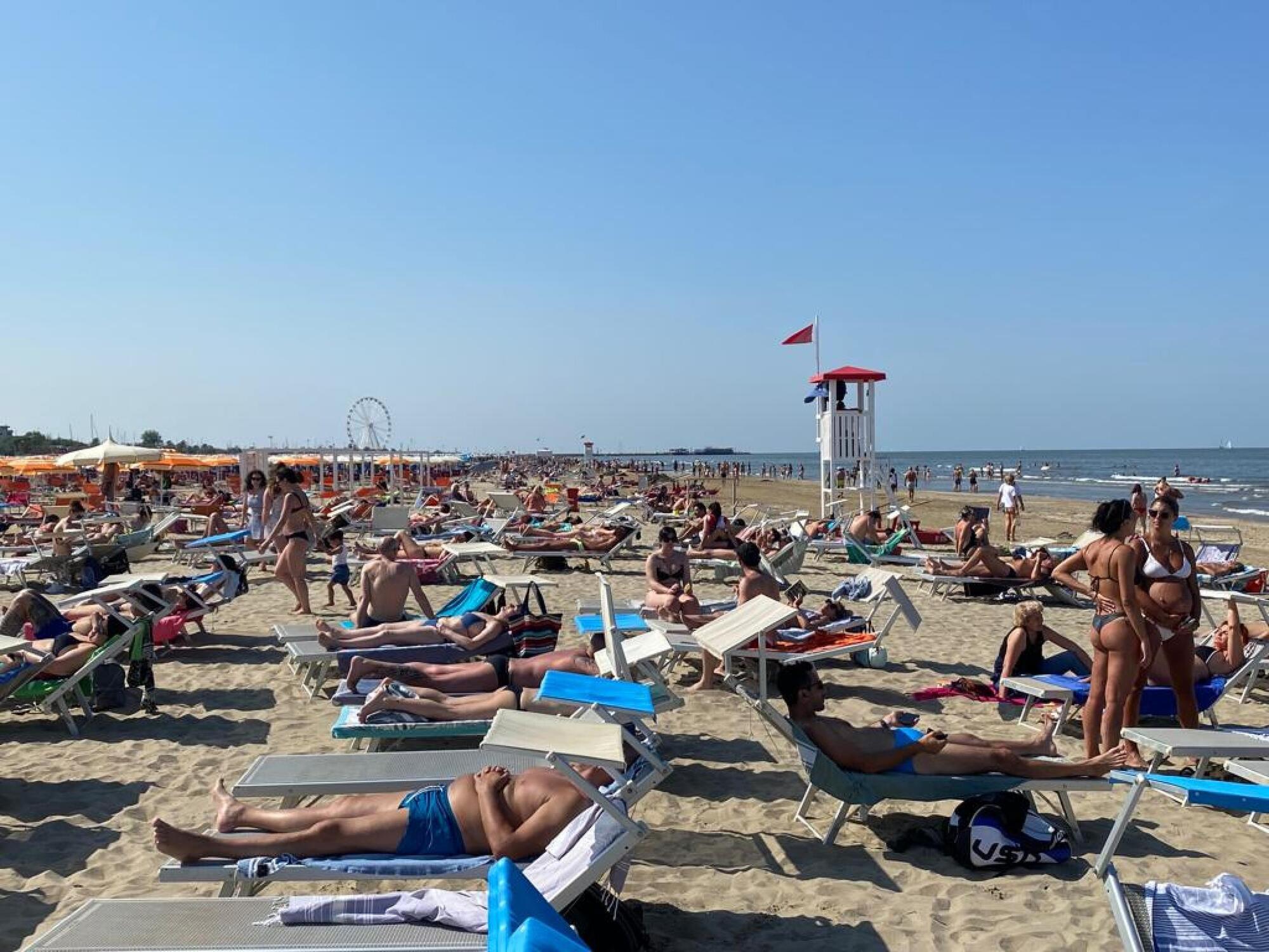 TURISMO IMPAZZITO O CONSAPEVOLE? Toscana flop, Rimini cresce ma gli alberghi soffrono. E il boom non è al mare ma nell’entroterra con gli agriturismi…