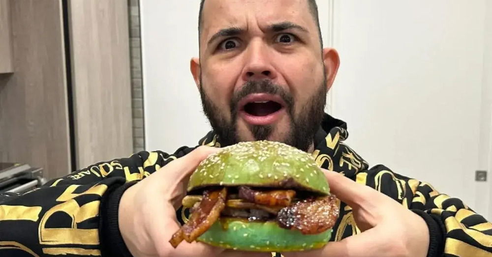 Ok, ma che caz*o succede con i burger di Cicciogamer89 a Roma? Dalle critiche di Franchino er criminale e Giulia &ldquo;Crossbow&rdquo; al pane &quot;con la muffa&quot; non conforme ritirato...