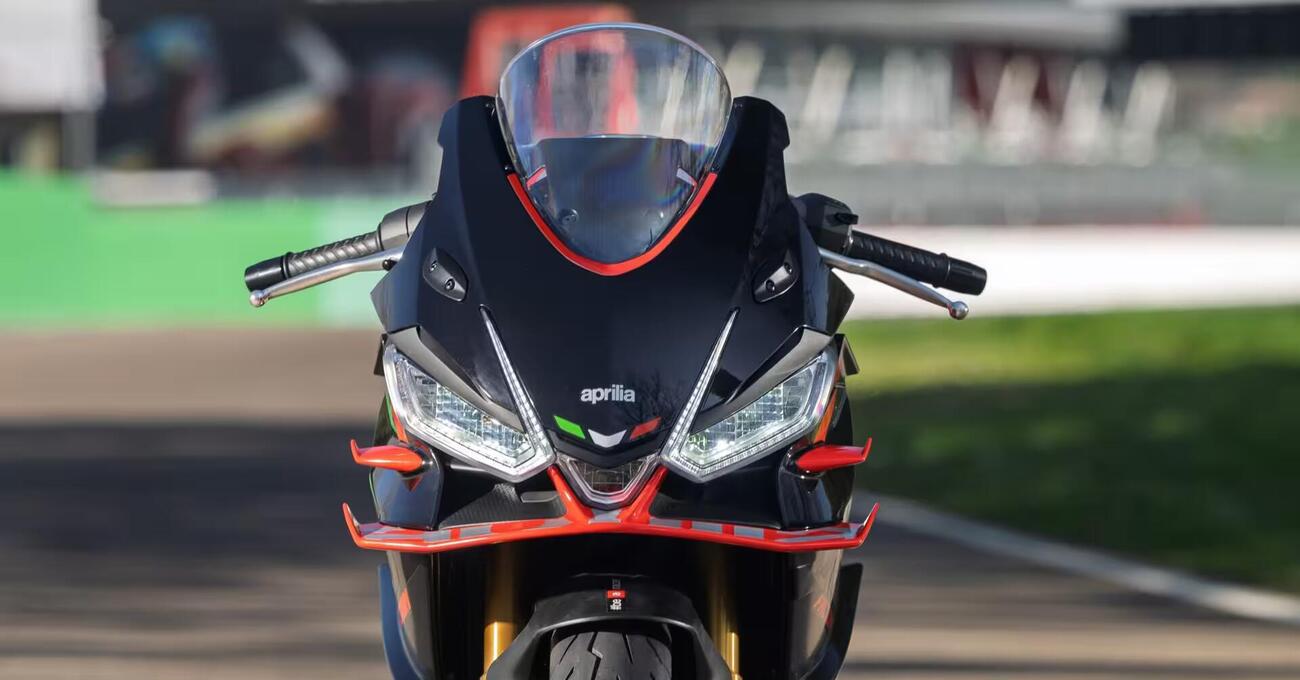 Aprilia RS660 Factory 2025: test in pista, differenze con la standard e prezzo