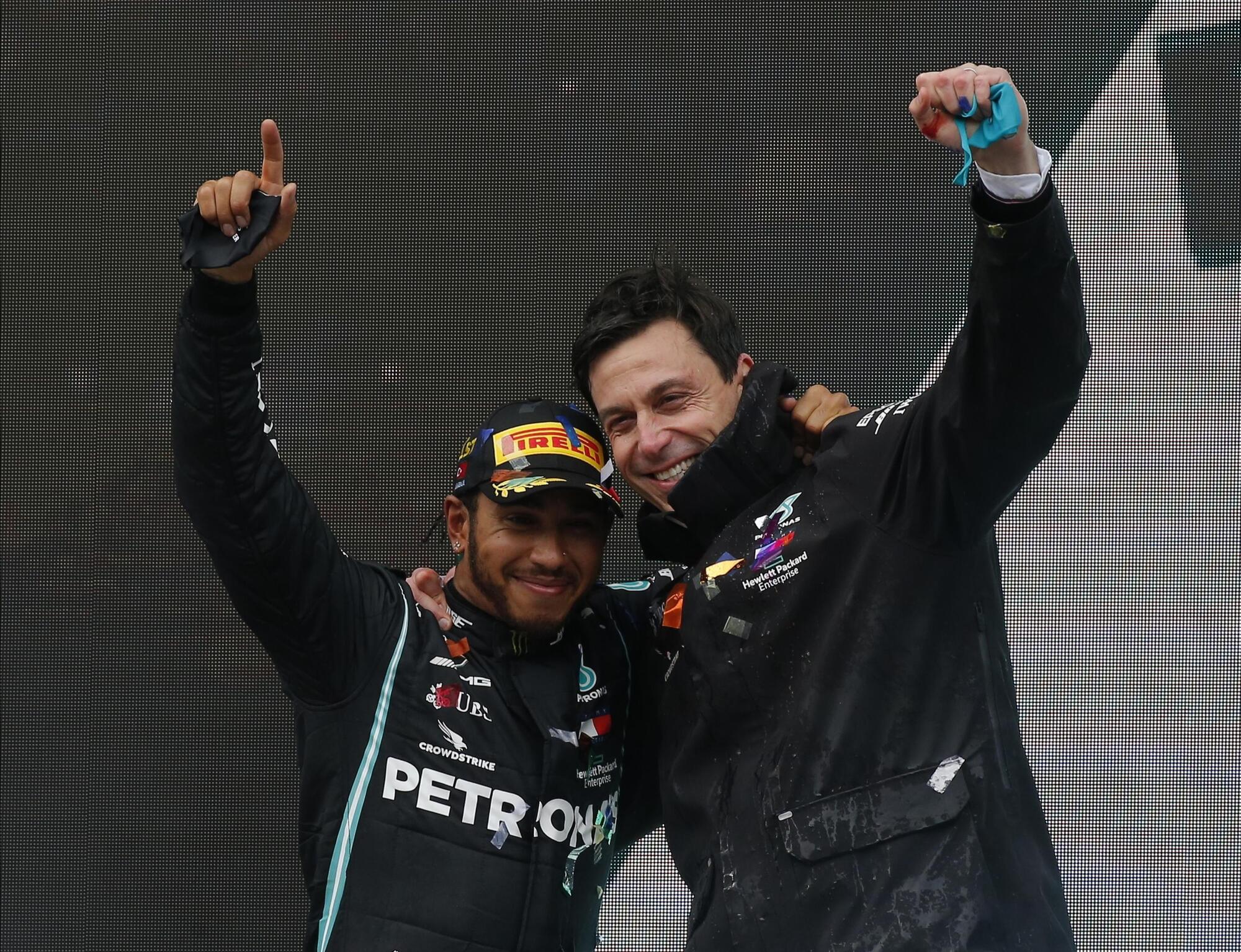 Toto Wolff insieme a Lewis Hamilton ai tempi della Mercedes