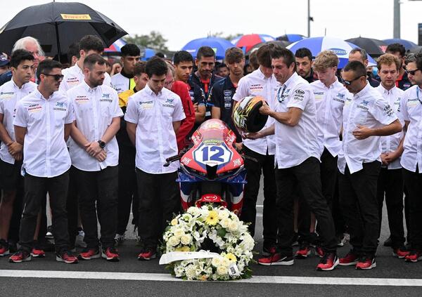 &ldquo;Ero l&igrave; con Borja G&oacute;mez, non &egrave; vero che &egrave; morto sul colpo. Poi l&rsquo;hanno messo nella cella frigorifera di un fioraio&rdquo;: l&rsquo;agghiacciante racconto di Filippo Fuligni sulla tragedia di Magny-Cours