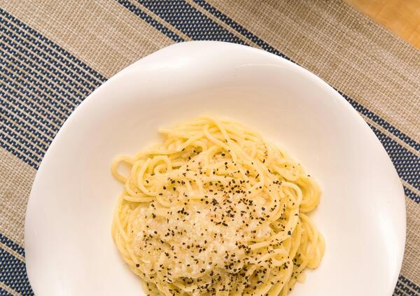 La pasta cacio e pepe CON IL BURRO? Ecco come gli inglesi hanno fatto incazza*e i ristoratori italiani! La ricetta su Good Food che ha scatenato l&rsquo;incidente istituzionale. E il parmigiano&hellip;