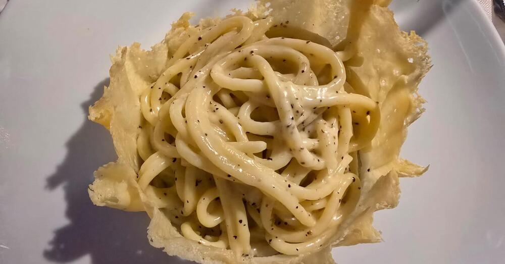 La pasta cacio e pepe CON IL BURRO? Ecco come gli inglesi hanno fatto incazza*e i ristoratori italiani! La ricetta su Good Food che ha scatenato l&rsquo;incidente istituzionale. E il parmigiano&hellip;
