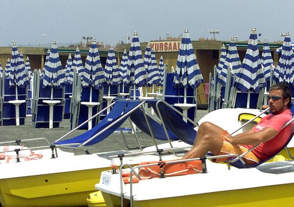 Spiagge ai ricchi? Naike Rivelli sgancia la bomba: &ldquo;I LIDI HANNO ROTTO LE PALLE con prezzi troppo alti&rdquo;. E con Ornella Muti legge il codice civile: &ldquo;Il mare italiano &egrave; di tutti&rdquo; 