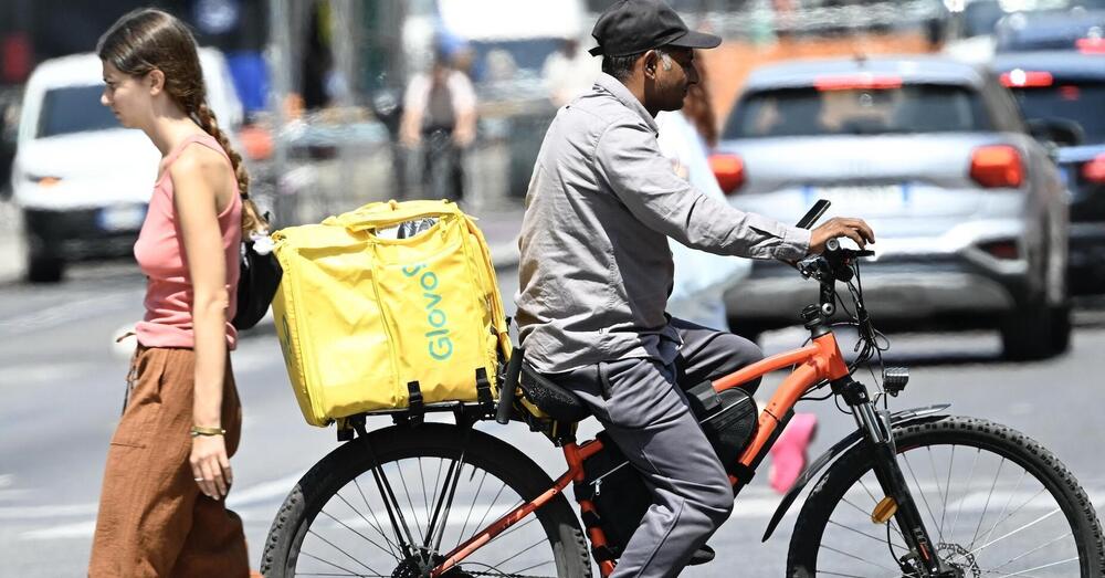 DELIVERY TROPPO EXPRESS. Auto? Moto? Motorini? No, le bici elettriche truccate dei rider, e la citt&agrave; diventa giungla d&#039;asfalto. Ma perch&eacute;? E chi controlla e multa?