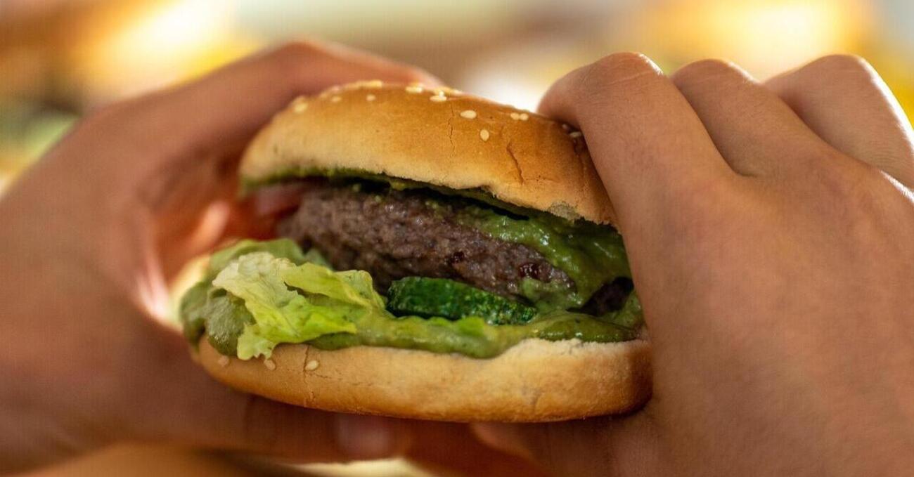 TURISMO MORTALE? Intossicati dal botulino, un morto e nove ricoverati. &Egrave; emergenza dopo che nove persone in Calabria hanno mangiato un panino con i broccoli comprato sul lungomare di Diamante? E a Cagliari...