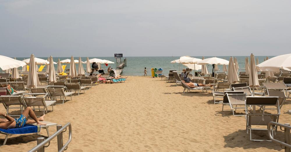 ANCHE IL TURISMO &Egrave; IN FERIE? Il critico Edoardo Raspelli: &ldquo;&Egrave; diventato una cosa per ricchi&rdquo;. Alle vacanze italiane di Dua Lipa, Paris Hilton e Kylie Jenner, preferisce montagna e agriturismi. E su Firenze, Alassio e gli stabilimenti balneari...
