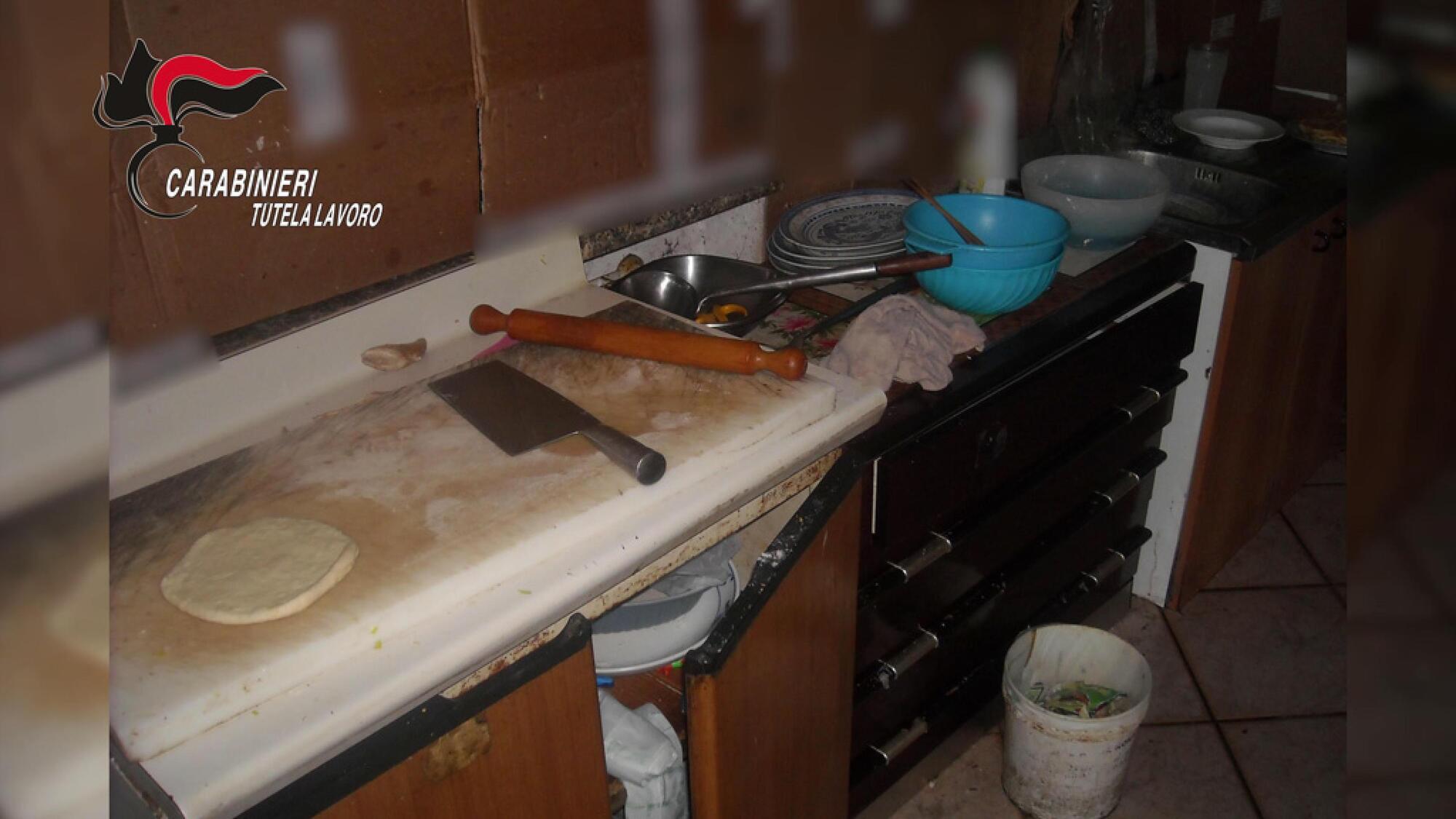 Il cottage system di un opificio che produceva per Armani